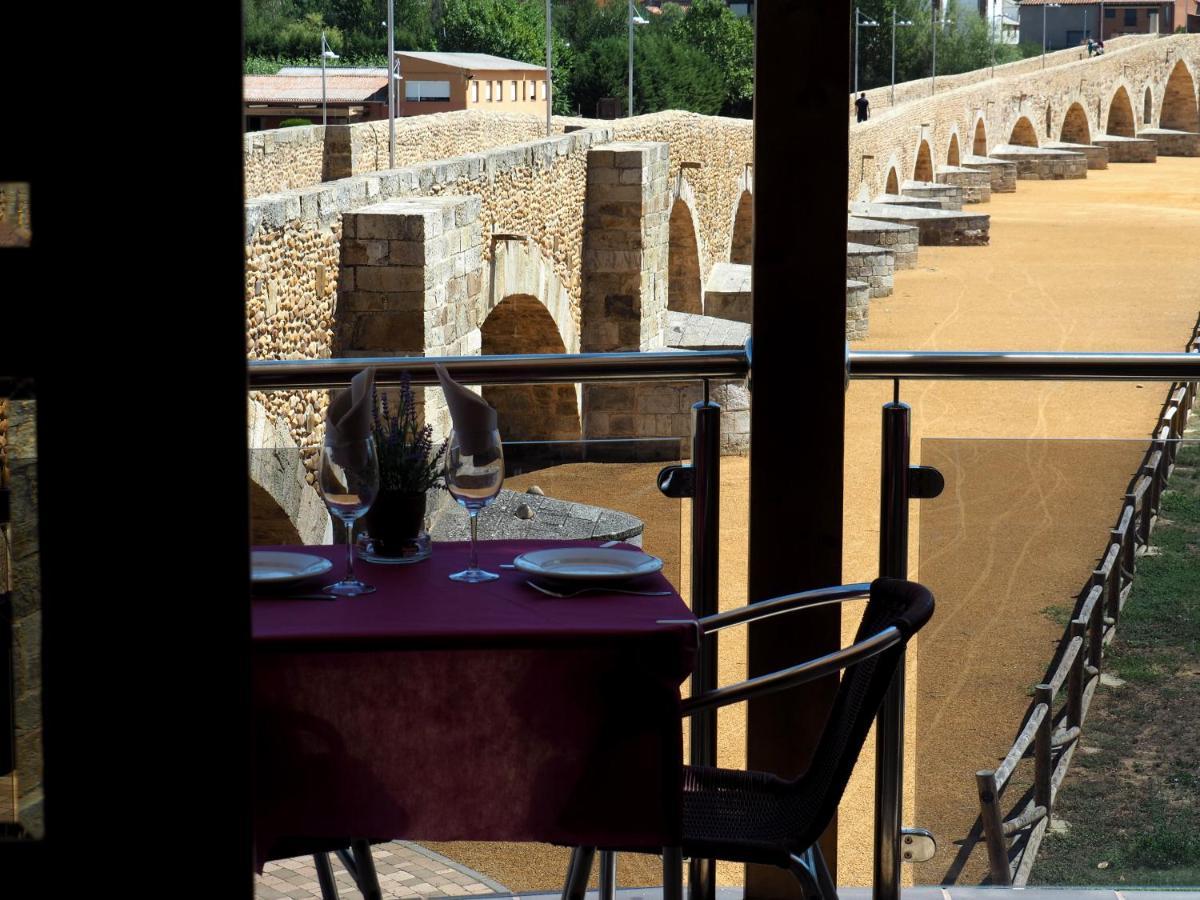 Hostal Don Suero De Quinones Hospital de Órbigo Dış mekan fotoğraf