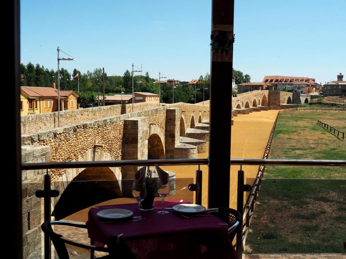Hostal Don Suero De Quinones Hospital de Órbigo Dış mekan fotoğraf
