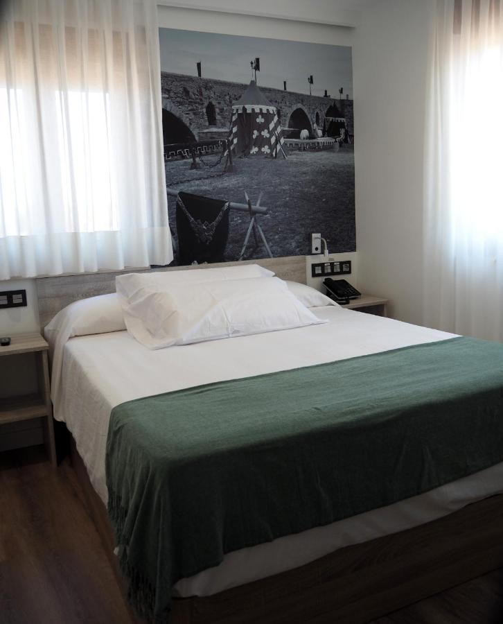 Hostal Don Suero De Quinones Hospital de Órbigo Dış mekan fotoğraf