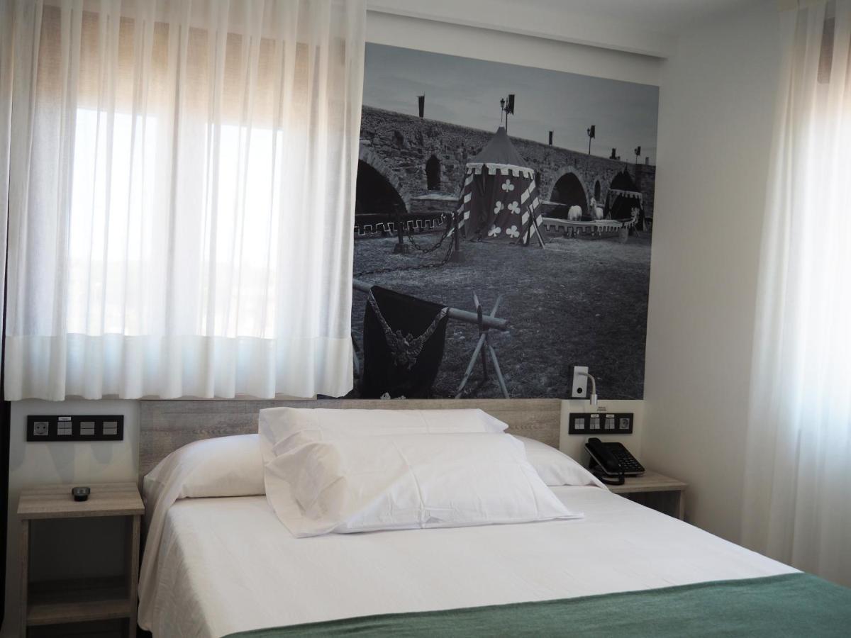 Hostal Don Suero De Quinones Hospital de Órbigo Dış mekan fotoğraf