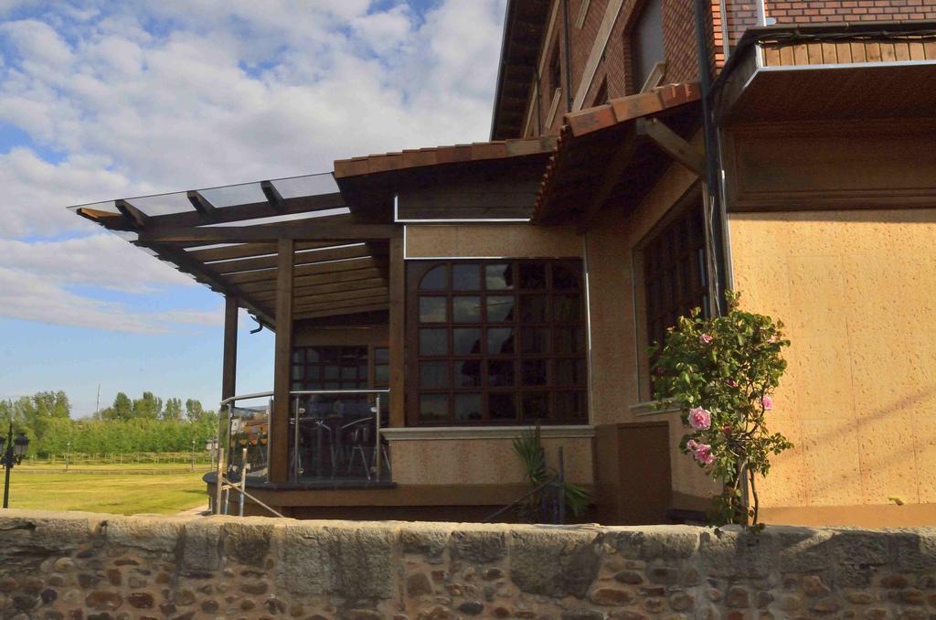 Hostal Don Suero De Quinones Hospital de Órbigo Dış mekan fotoğraf